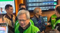 Momen Unik Manusia Rp 1.900 Triliun Berjaket Gojek
