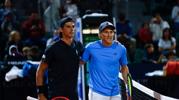 MONTEVIDEO, URUGUAY - NOVEMBER 13: Diego Forlan (R), the 45-year-old former Manchester United, Uruguay, and Atletico Madrid footballer playing in his pro tennis debut, and doubles teammate Federico Coria pose after their match at the 2024 Uruguay Open at Carrasco Lawn Tennis Club on November 13, 2024 in Montevideo, Uruguay. (Photo by Ernesto Ryan/Getty Images)