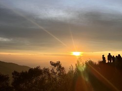 Dinginnya Dieng Malah Hangatkan Suasana Hati