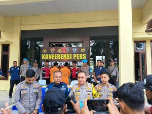 Bakar Ekskavator di Lokasi Peremajaan Sawit, 2 Pria di Aceh Ditangkap Bakar Ekskavator di Lokasi Peremajaan Sawit, 2 Pria di Aceh Ditangkap