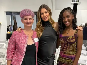 Gisele Bundchen Perdana Pamer Baby Bump Sejak Dikabarkan Hamil Anak Ke-3 Gisele Bundchen Perdana Pamer Baby Bump Sejak Dikabarkan Hamil Anak Ke-3