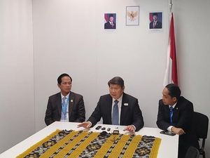 Hashim Sebut RI Butuh Rp 3.689 T buat Tambah Listrik 100 GW, Duitnya dari Mana? Hashim Sebut RI Butuh Rp 3.689 T buat Tambah Listrik 100 GW, Duitnya dari Mana?