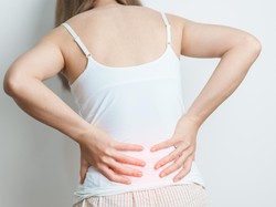 Boleh Nggak Sih Saraf Kejepit Diurut-Dikretek? Dokter Ortopedi Gini