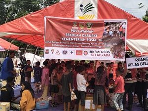 Penuhi Kebutuhan Korban Erupsi Lewotobi, Mensos Siapkan Bansos-Nakes