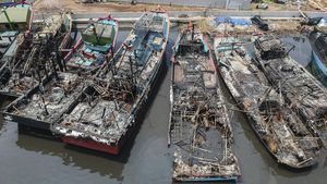 Kondisi Belasan Kapal Nelayan Usai Terbakar Hebat di Pekalongan