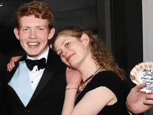 Foto Cucu Termuda Ratu Elizabeth Pacari Pria Biasa, Cinta Bersemi di Kampus