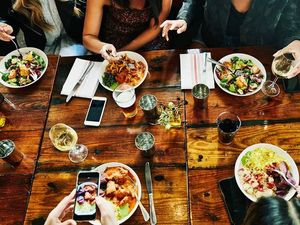 Dianggap Punya Profesi Mentereng, Wanita Ini Ditodong Bayari Makan