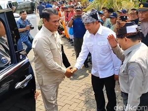 Video: Mentan Sambangi Peternakan Sapi Perah yang Viral Buang Susu di Pasuruan Video: Mentan Sambangi Peternakan Sapi Perah yang Viral Buang Susu di Pasuruan