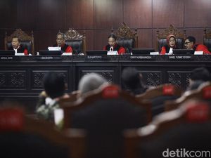 Canda Hakim MK Saat Cabup Halsel Rusihan-Muhtar Duga Ada Politik Uang di Bacan Canda Hakim MK Saat Cabup Halsel Rusihan-Muhtar Duga Ada Politik Uang di Bacan