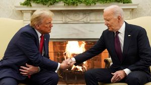 Momen Biden dan Trump Bertemu di Gedung Putih