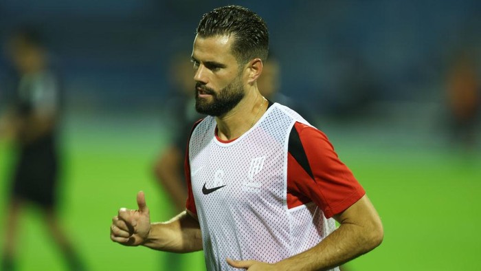 DAMMAM, SAUDI ARABIA - AUGUST 23: Nacho Fernandez of Al Qadsiah warming up prior to the Saudi Pro League match between Al Qadsiah and Al Fateh at Prince Mohammed Bin Fahd Stadium on August 23, 2024 in Ad Dammam, Saudi Arabia.  (Photo by Yasser Bakhsh/Getty Images)