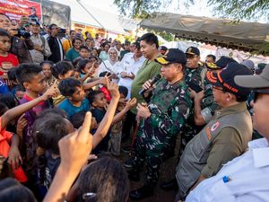 Tinjau Lokasi Terdampak Erupsi Lewotobi, Panglima TNI Pastikan Bantuan Tepat Waktu