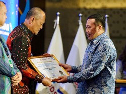 Pemprov Riau Dianugerahi Penghargaan Pelayanan Publik dari Ombudsman RI