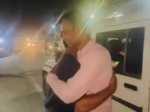 Cara Polisi India Balas Kebaikan Penjual Sayur yang Beri Makanan Gratis Cara Polisi India Balas Kebaikan Penjual Sayur yang Beri Makanan Gratis