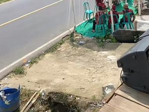 Pernikahan Viral, Panggung Hiburannya Menghadap Kuburan, Menghibur Siapa? Pernikahan Viral, Panggung Hiburannya Menghadap Kuburan, Menghibur Siapa?