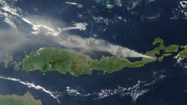Potret Erupsi Gunung Lewotobi Laki-laki dari Satelit