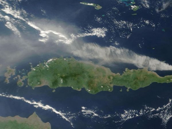 Potret Erupsi Gunung Lewotobi Laki-laki dari Satelit