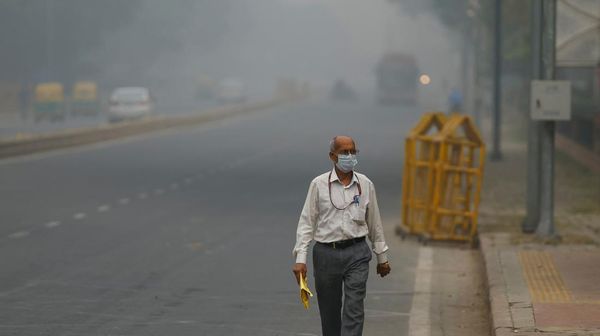 Potret India Dikepung Kabut Asap Beracun