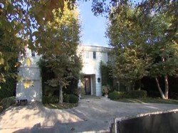 Video: Rumah Menendez Bersaudara Si Pembunuh Orang Tua Jadi Objek Wisata