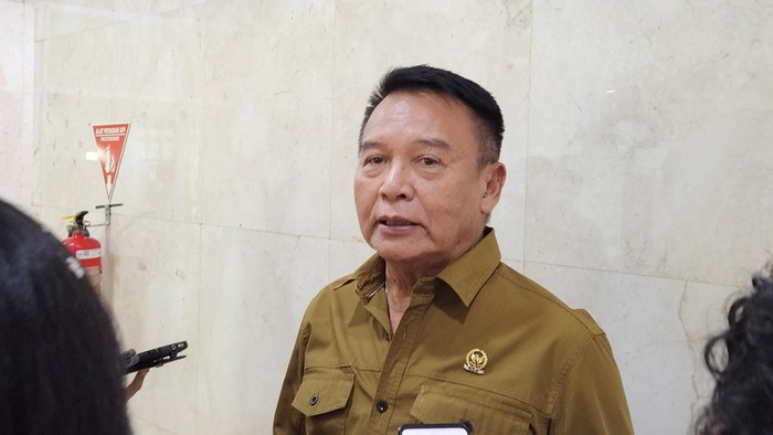 Anggota Komisi I dewan perwakilan rakyat F-PDIP, TB Hasanuddin, di kompleks parlemen, Senayan, Jakarta, Kamis (14/11/2024).