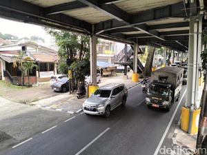 Air Misterius Teras Cihampelas yang Dikeluhkan Pengendara Air Misterius Teras Cihampelas yang Dikeluhkan Pengendara