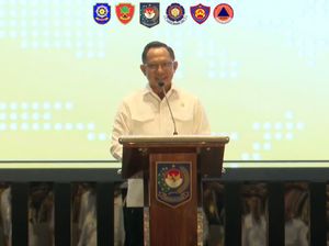 Video: Tito Sebut Honorer Administrasi Meroket karena Titipan Pejabat-Timses Video: Tito Sebut Honorer Administrasi Meroket karena Titipan Pejabat-Timses