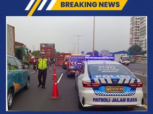 Truk Terguling di Tol Wiyoto Wiyono Sempat Tutup 2 Lajur, Kini Dievakuasi