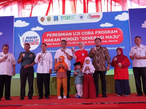 Uji coba makan siang gratis