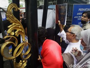 Warga Berdesakan untuk Lapor Mas Wapres