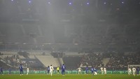 Sebelumnya ramai seruan agar masyarakat Prancis tidak datang langsung ke stadion dalam laga ini. (AP Photo/Thibault Camus) 