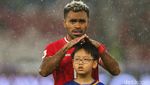 Aksi Pemain Timnas Payungi Pendamping Garuda
