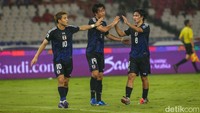Jepang cuma butuh empat menit untuk menggandakan keunggulan jadi 2-0. Lagi-lagi serangan dari sisi kiri mengawali gol Jepang ketika Mitoma memberikan umpan tarik dan Takumi Minamino yang muncul dari belakang, dengan mudah menyepak bola ke pojok gawang Paes. Skor 2-0 bertahan hingga turun minum.