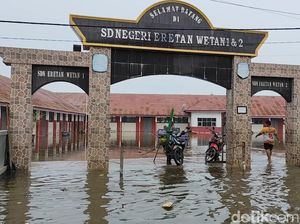 Banjir Rob Hantam Kandanghaur Indramayu, KBM Siswa SD Dibubarkan