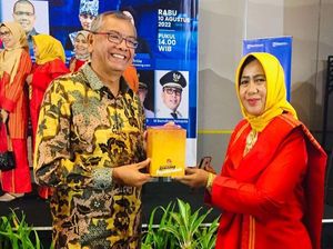 Uni Rina, Ketua HIPERMI yang Ekspor Bumbu Rendang ke Jerman Uni Rina, Ketua HIPERMI yang Ekspor Bumbu Rendang ke Jerman