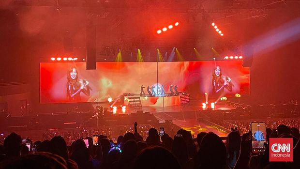 Fan Meetup Lisa BLACKPINK di BCIS Ancol, Jakarta, Jumat (15/11). (CNN Indonesia/Muhammad Feraldi)