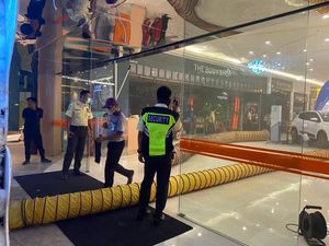Gerai di Galaxy Mall Terbakar, Api Diduga dari Korsleting Listrik