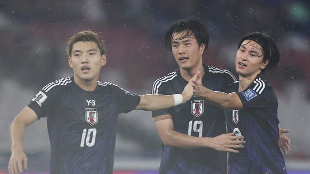 JAKARTA, INDONESIA - NOVEMBER 15: Koki Ogawa (C) of Japan celebrates with Ritsu Doan (L) and Takumi Minamino after scoring the team's first goal against Indonesia in the first half during the FIFA World Cup Asian 3rd Qualifier Group C match at Gelora Bung Karno Stadium on November 15, 2024 in Jakarta, Indonesia.  (Photo by Robertus Pudyanto/Getty Images)