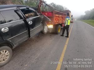 Sopir Truk di Muba Tewas Ditabrak Innova Saat Ganti Ban Pecah Sopir Truk di Muba Tewas Ditabrak Innova Saat Ganti Ban Pecah