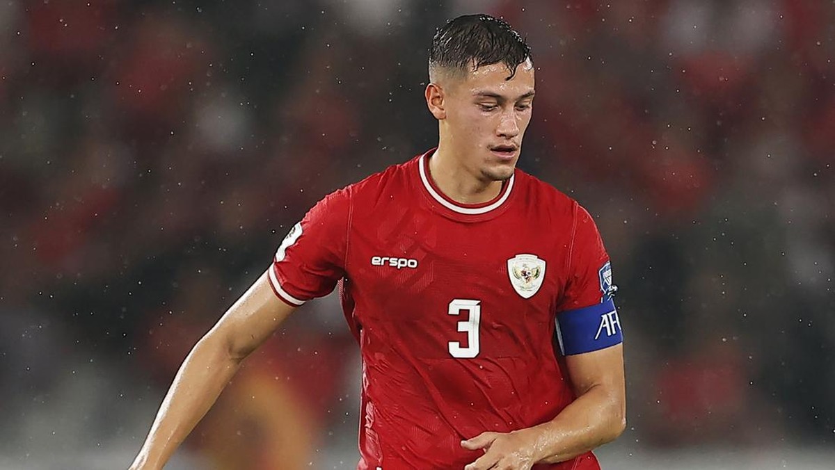 Jay Idzes menyebut suporter Timnas Indonesia sangat bersemangat sampai membuat merinding. (Foto: Robertus Pudyanto/Getty Images)