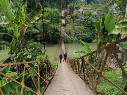Jembatan Gantung Penghubung Dua Kecamatan di Lebak Ambruk