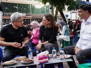 Bos Indosat Ajak Bos Nvidia Makan Gultik di Emperan Blok M Bos Indosat Ajak Bos Nvidia Makan Gultik di Emperan Blok M