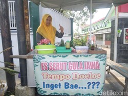 Liku Hidup Juju di Balik  Manisnya Es Serut Gula Jawa