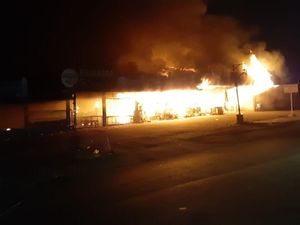 Belasan Lapak Pujasera Karangploso Malang Terbakar Diduga Korsleting