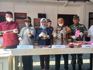 Barang Bukti Kasus di Sampang Dimusnahkan, 2 Pistol Digerinda-Pil Diblender Barang Bukti Kasus di Sampang Dimusnahkan, 2 Pistol Digerinda-Pil Diblender