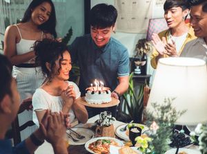 Pria Ini Dilarang Pesan Makanan yang Dipantang Temannya Pria Ini Dilarang Pesan Makanan yang Dipantang Temannya