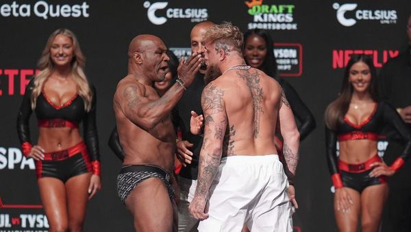 Foto: Mike Tyson Tampar Jake Paul