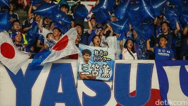 Momen Hebohnya Sorak Sorai Suporter Jepang di GBK