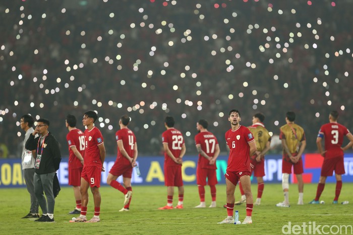 Usai menggelar laga, Timnas Indonesia memiliki kebiasaan untuk menyanyikan lagu Indonesia Pusaka bersama para suporter di stadion.