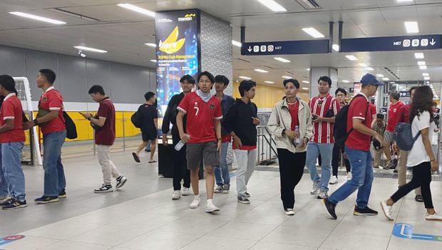 Nonton timnas naik kendaraan lazim / MRT