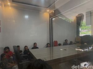 23 Warga Blora Ditahan Usai Geruduk Pabrik Tambang di Gunem Rembang 23 Warga Blora Ditahan Usai Geruduk Pabrik Tambang di Gunem Rembang